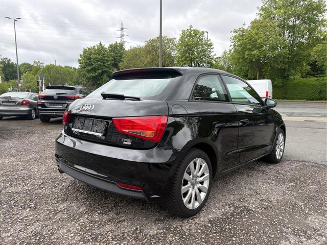 Audi / A1 / Schwarz / / / 