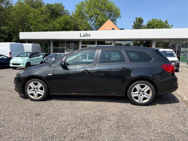 Opel / Astra Sports Tourer / Schwarz / / / 