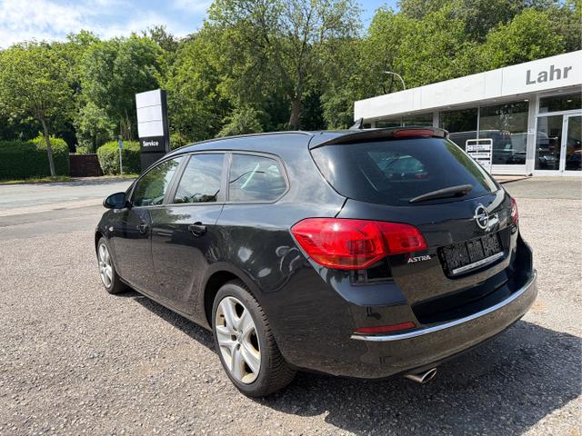 Opel / Astra Sports Tourer / Schwarz / / / 