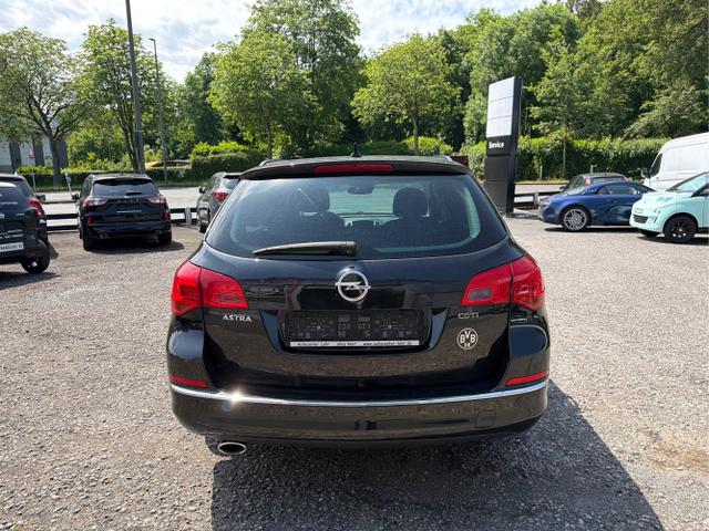 Opel / Astra Sports Tourer / Schwarz / / / 