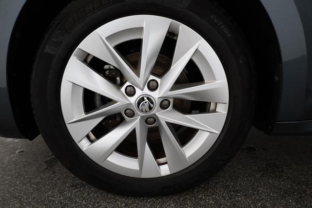 Skoda Octavia Combi Ambition 1.5 TSI Ambition, LED, Kamera, Sitzheizung, 17-Zoll 