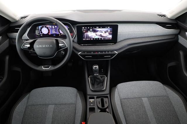 Skoda Octavia Combi 1.5 TSI 110 kW Selection Selection, AHK, LED, Side, ACC, Kamera, Winter, 17-Zoll 