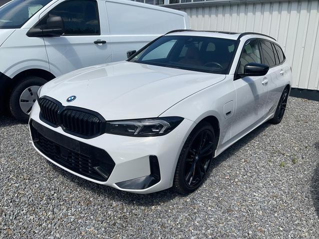 BMW 3er - 330 e xDrive M Sport 330e touring xDrive, LED, Pano, AHK, Navi, Kamera, HarmanKardon