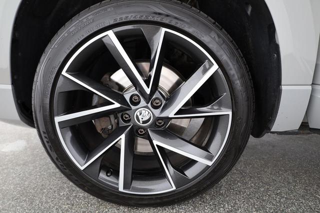 Skoda Karoq Sportline 4x4 2.0 TSI DSG Sportline, AHK, Navi, LED, Kamera, el. Klappe 