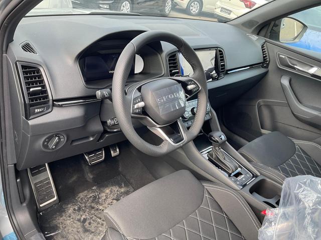 Skoda Karoq Sportline 1.5 TSI DSG Sportline, AHK, Navi, CANTON, Matrix, AreaView, Side, Kamera, el. Klappe, FS-beheizbar, 5 J.-Garantie 