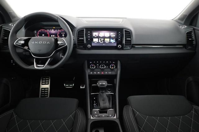 Skoda Karoq Sportline 1.5 TSI DSG Sportline, Pano, AHK, Navi, CANTON, Matrix, AreaView, Side, el. Klappe, FS-beheizbar, 5 J.-Garantie 