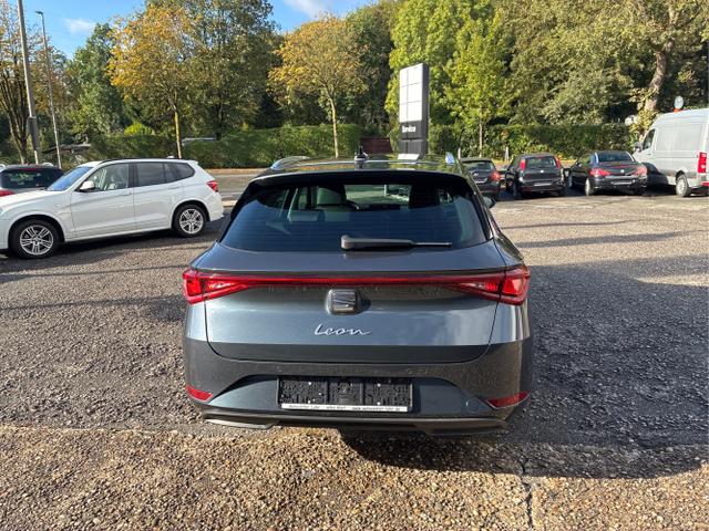 Seat / Leon Sportstourer / Blau / / / 