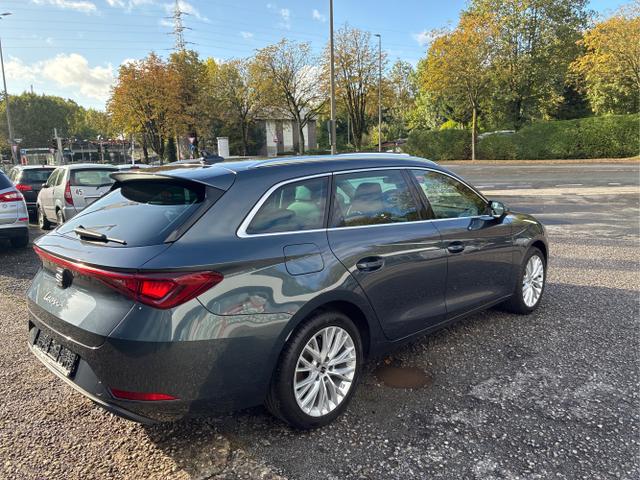 Seat / Leon Sportstourer / Blau / / / 