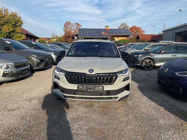 Skoda Karoq - Sportline 4x4 2.0 TSI DSG 4x4, Pano, AHK, Navi, Matrix, el. Klappe, FS-beheizbar, 19-Zoll, 1. Hand