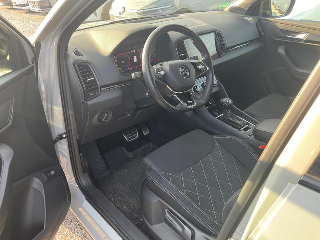 Skoda Karoq Sportline 4x4 2.0 TSI DSG 4x4, Pano, AHK, Navi, Matrix, el. Klappe, FS-beheizbar, 19-Zoll, 1. Hand 