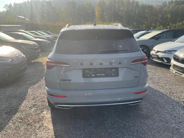 Skoda Karoq Sportline 4x4 2.0 TSI DSG 4x4, Pano, AHK, Navi, Matrix, el. Klappe, FS-beheizbar, 19-Zoll, 1. Hand 