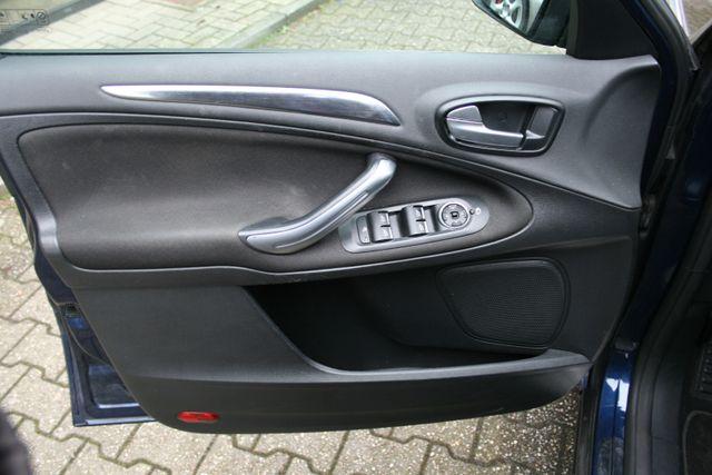 Ford S-MAX Titanium Automatik | 8-fach Bereift 