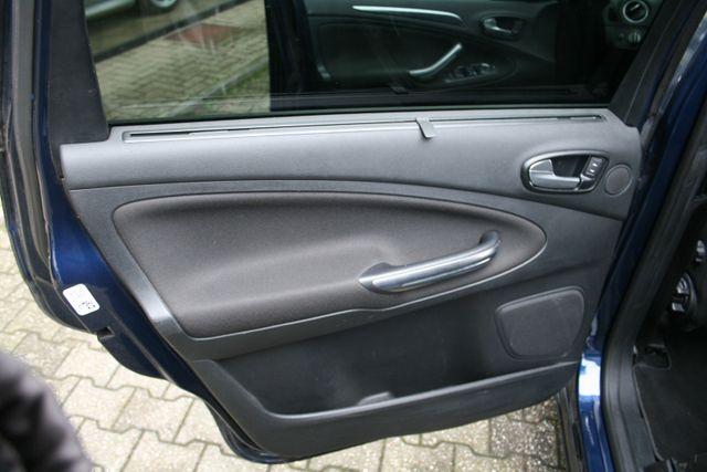 Ford S-MAX Titanium Automatik | 8-fach Bereift 