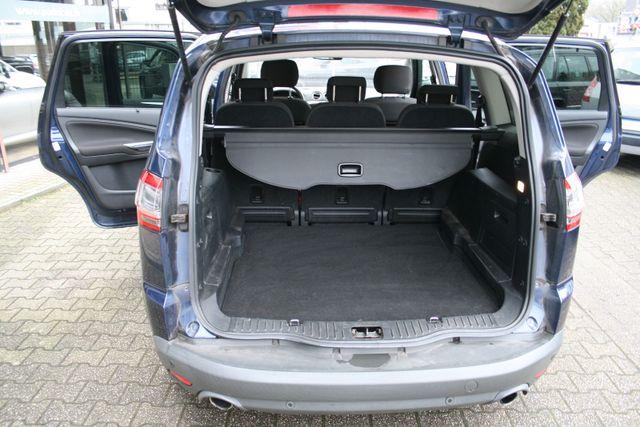 Ford S-MAX Titanium Automatik | 8-fach Bereift 