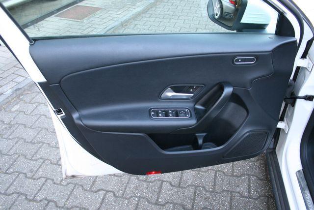 Mercedes-Benz A-Klasse A 180 -Klasse,TÜV N.W/S Räder.Tempom.PDC,5-Tür 