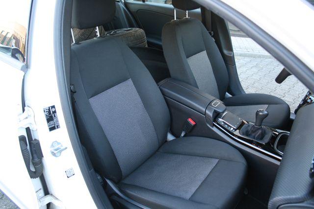 Mercedes-Benz A-Klasse A 180 -Klasse,TÜV N.W/S Räder.Tempom.PDC,5-Tür 