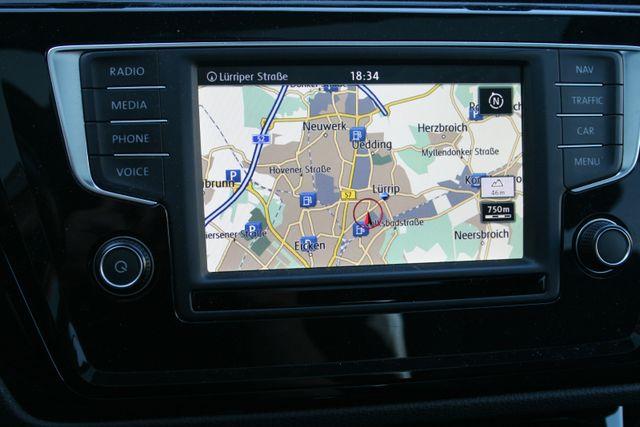 Volkswagen Touran Highline | Pano |7-Sitzer |AHK |S/W Räder 
