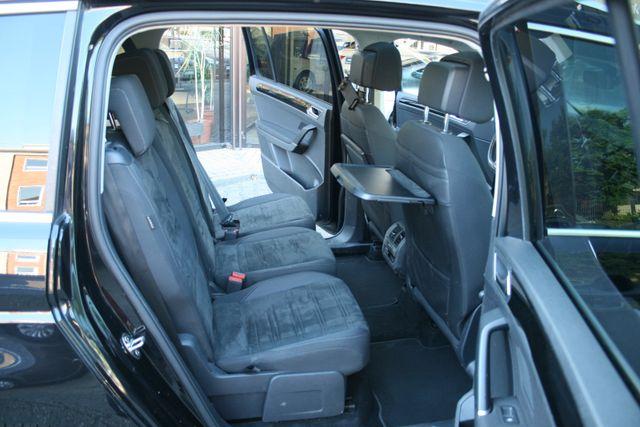 Volkswagen Touran Highline | Pano |7-Sitzer |AHK |S/W Räder 