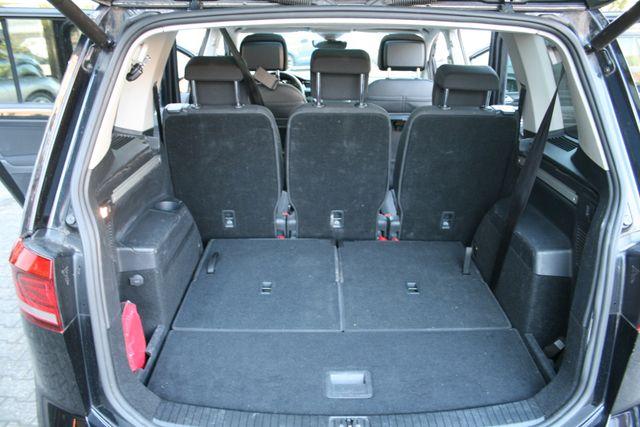 Volkswagen Touran Highline | Pano |7-Sitzer |AHK |S/W Räder 