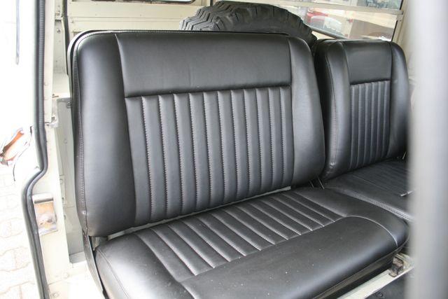 Land Rover Defender Santana 