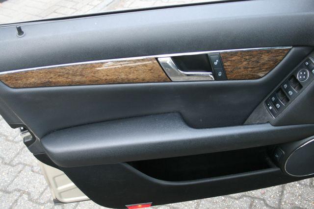 Mercedes-Benz C-Klasse C 250 Elegance Automatic CGI BlueEfficiency,Navi 