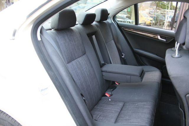Mercedes-Benz C-Klasse C 250 Elegance Automatic CGI BlueEfficiency,Navi 