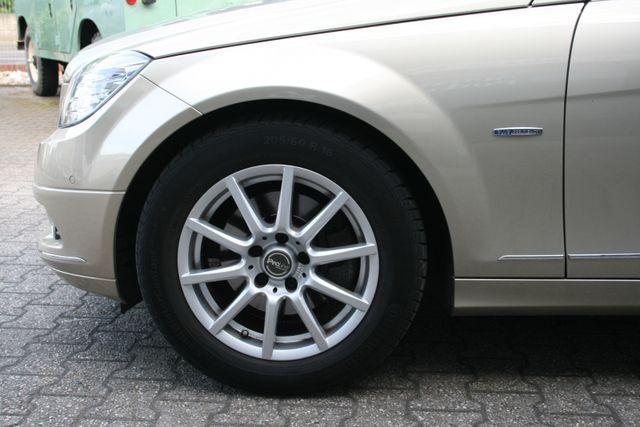 Mercedes-Benz C-Klasse C 250 Elegance Automatic CGI BlueEfficiency,Navi 
