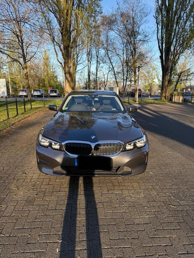 BMW 3er - 320 d xDrive AT 360Kam / Sitzheiz Carplay Navi