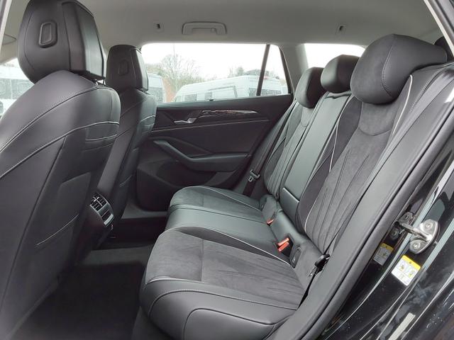 Volkswagen Passat Variant 1.5 eTSI DSG MH ACC/IQL/PDC/SHZ/Navi 