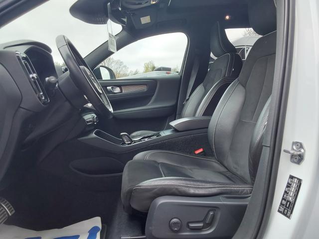 Volvo XC40 D4 AWD R-Design AHK/SHZ/LED/PDC/NAV 
