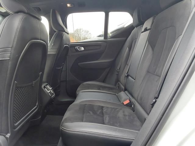 Volvo XC40 D4 AWD R-Design AHK/SHZ/LED/PDC/NAV 