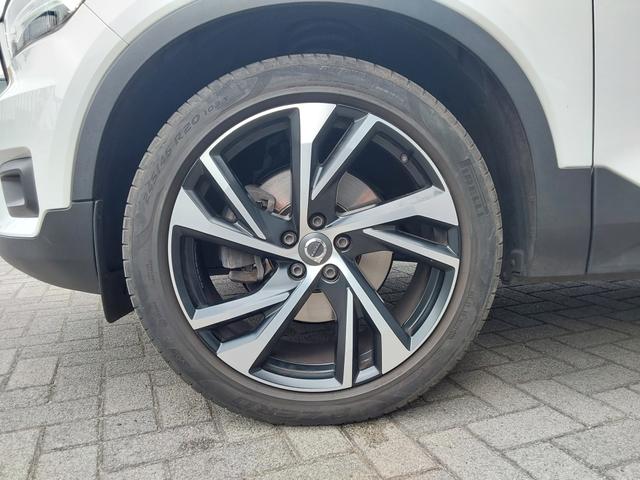 Volvo XC40 D4 AWD R-Design AHK/SHZ/LED/PDC/NAV 