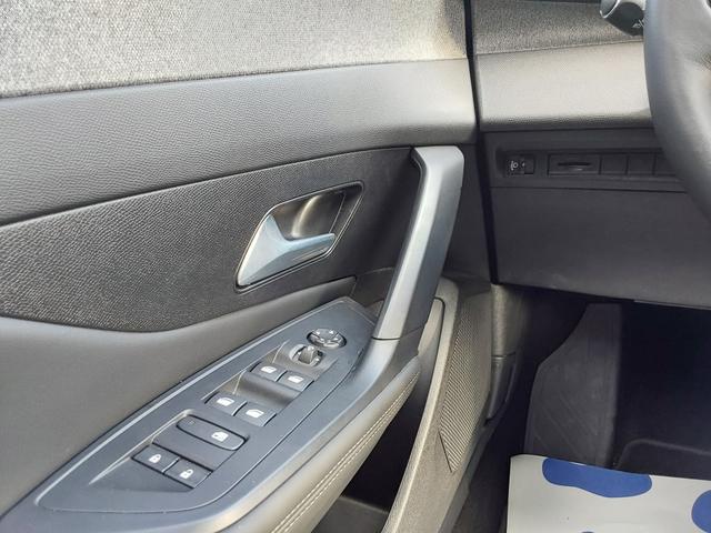 Peugeot 308 SW 1.5 BlueHDI 130 Allure ACC/AHK/LED/PDC/KAM/NAV 