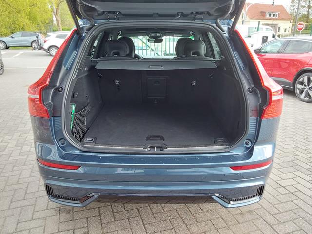 Volvo XC60 B4 D AWD Plus Dark ACC/LED/SHZ/PDC/NAV/KAM 