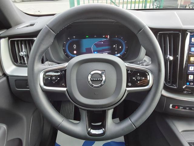 Volvo XC60 B4 D AWD Plus Dark ACC/LED/SHZ/PDC/NAV/KAM 