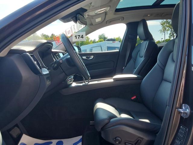 Volvo XC60 B4 D 2WD Plus Dark ACC/LED/SHZ/PDC/PANO/KAM 