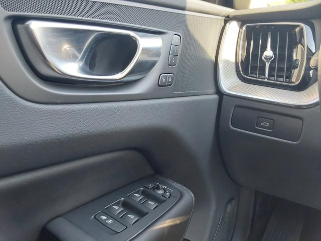 Volvo XC60 B4 D 2WD Plus Dark ACC/LED/SHZ/PDC/PANO/KAM 