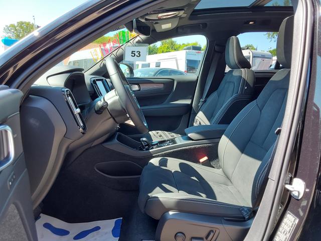 Volvo XC40 B4 B Ultra Black Edition ACC/LED/PDC/KAM/SHZ/PANO 
