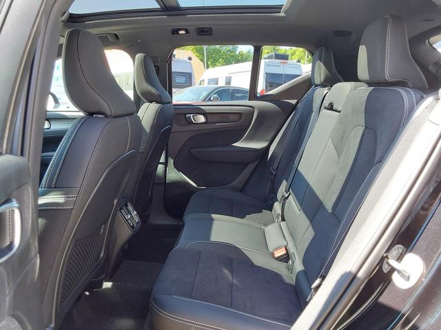 Volvo XC40 B4 B Ultra Black Edition ACC/LED/PDC/KAM/SHZ/PANO 