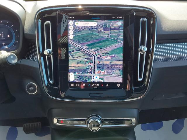 Volvo XC40 B4 B Ultra Black Edition ACC/LED/PDC/KAM/SHZ/PANO 