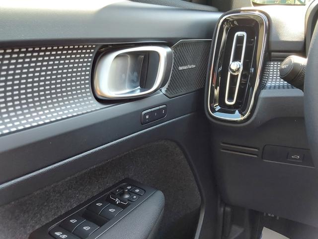 Volvo XC40 B4 B Ultra Black Edition ACC/LED/PDC/KAM/SHZ/PANO 