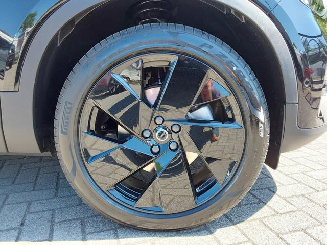 Volvo XC40 B4 B Ultra Black Edition ACC/LED/PDC/KAM/SHZ/PANO 