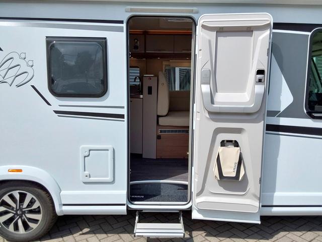 Knaus L!VE I 700 MEG AHK/AUT/ARKTIS/AGUTI/TV 