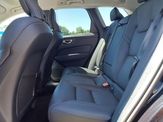 Volvo XC60 B4 D AWD Plus Dark ACC/AHK/LED/SHZ/PDC/NAV/KAM 
