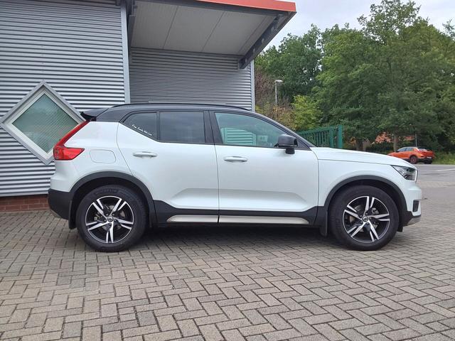 Volvo XC40 D3 R-Design ACC/SHZ/LED/PDC/KAM/NAV 