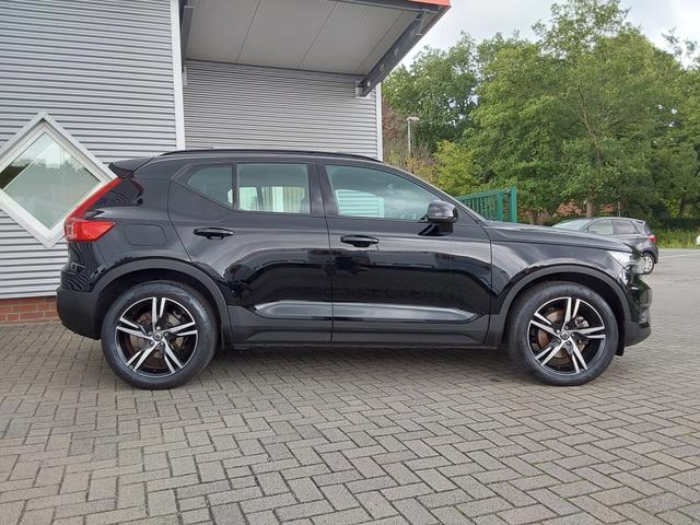 Volvo XC40 B4 B 2WD R-Design ACC/SHZ/LED/PDC/KAM/NAV 