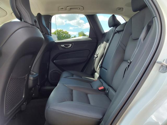 Volvo XC60 B4 D AWD Plus Dark ACC/AHK/LED/SHZ/PDC/NAV/KAM 