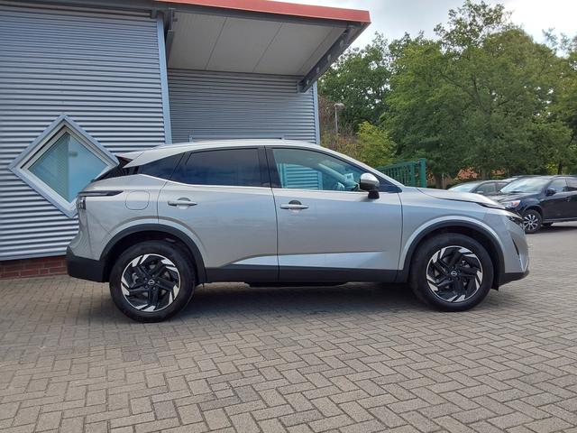 Nissan Qashqai 1.3 DIG-T Mild Hybrid N-Connecta ACC/PDC/LED/NAV/KAM 