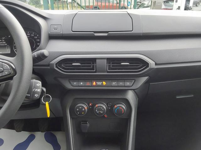Dacia Sandero 1.0 TCe 90 Essential LED/SHZ/PDC 