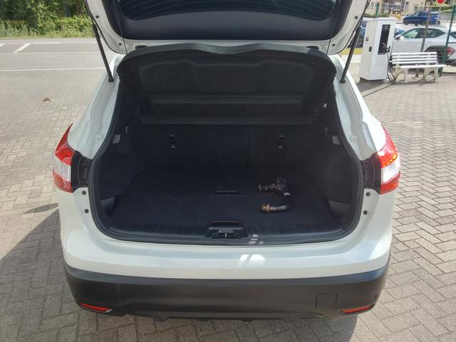 Nissan Qashqai 1.6 dCi Tekna AHK/SHZ/LED/PDC/KAM/NAV 